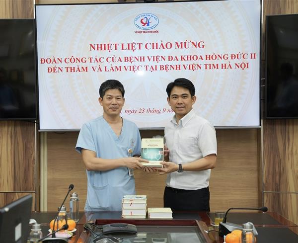 Bệnh viện Tim Hà Nội tiếp đoàn công tác Bệnh viện Đa khoa Hồng Đức II ra thăm và làm việc